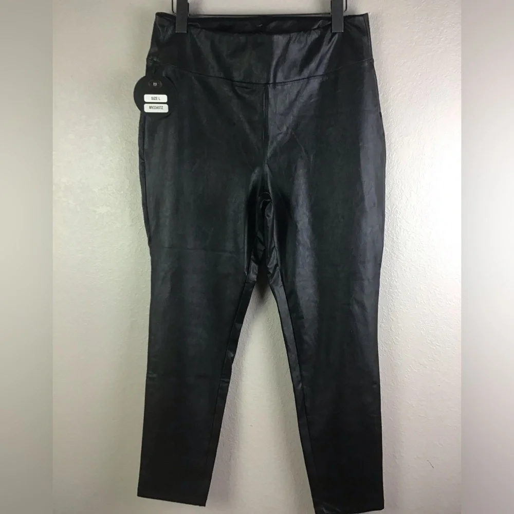 151 Women’s Size Large Black Faux Leather Tapered Leg Pants Barrel Style